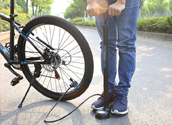 How to use the bicycle pump?